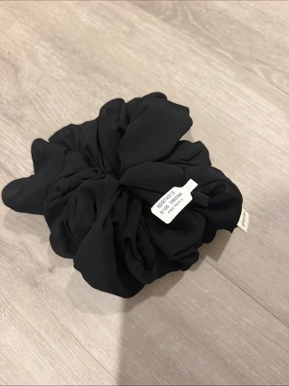 Free People// Chiffon Jumbo Scrunchie